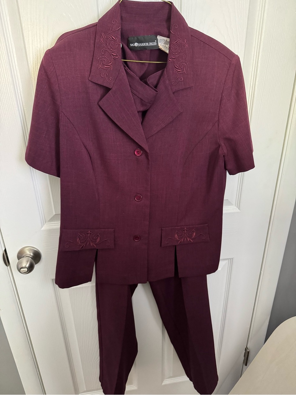 Sag Harbor Women's Plum Two-Piece Short-Sleeve Blazer & Pants Suit